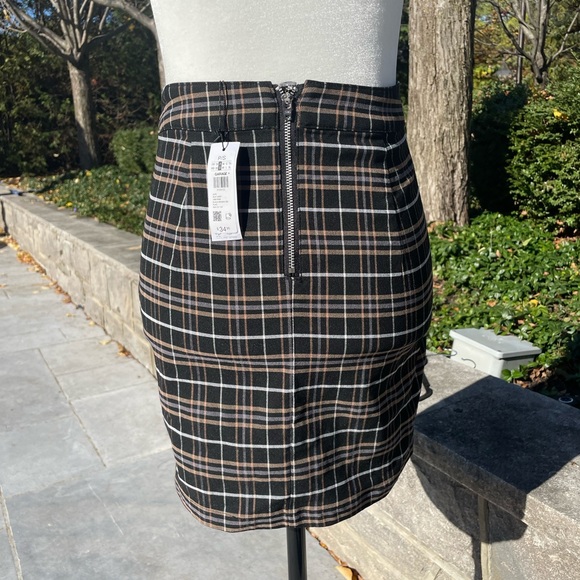 Brand-new garage mini skirt - Picture 2 of 4